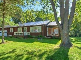 116 Neshobe Beach Rd, Bomoseen, VT 05732