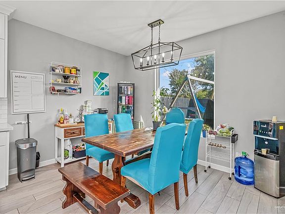 4th image of 301 W Southland Ave