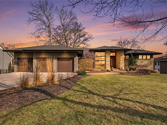 2nd image of 9645 Manor Rd