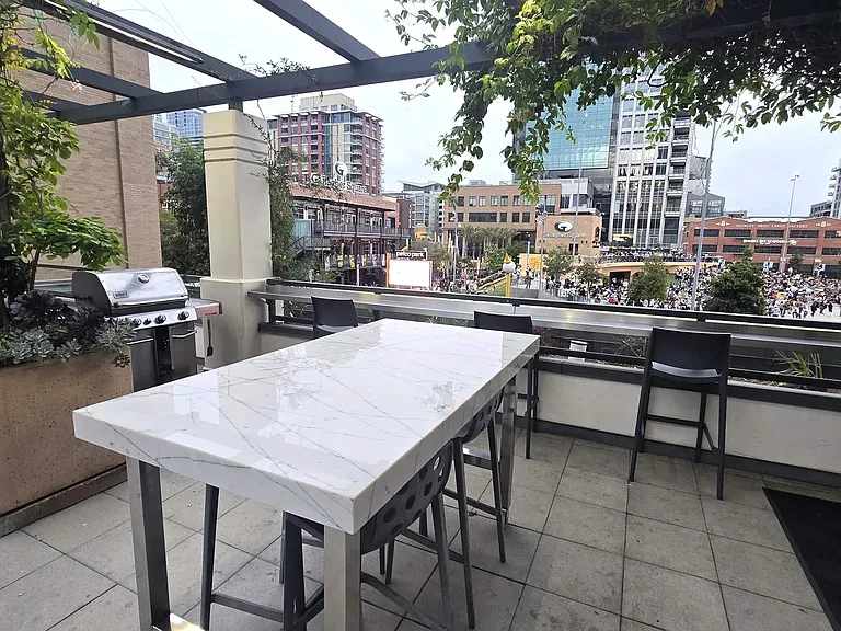 325 7th Ave #1301 — Photo 41