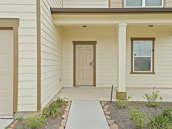 3rd image of 1044 White Birch Ln