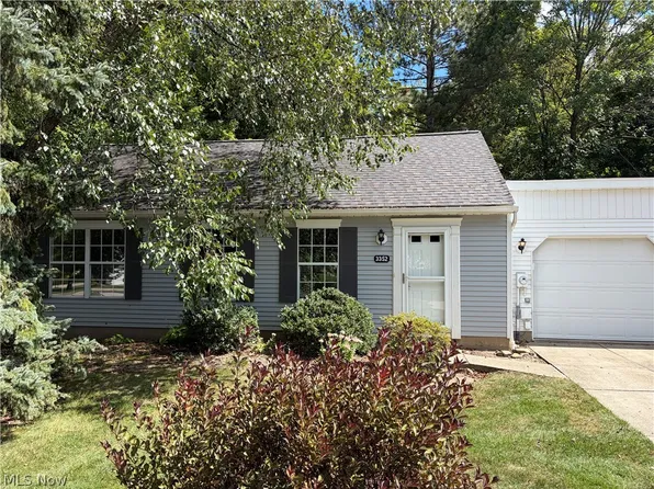 3352 Brookside Ln, Cuyahoga Falls, OH 44223