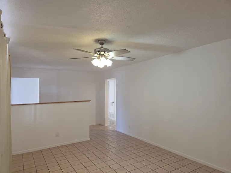 2027 W Roeser Rd — Photo 9