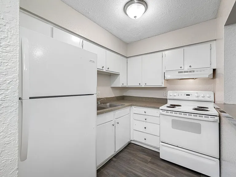 KC Flats Apartments — Photo 15