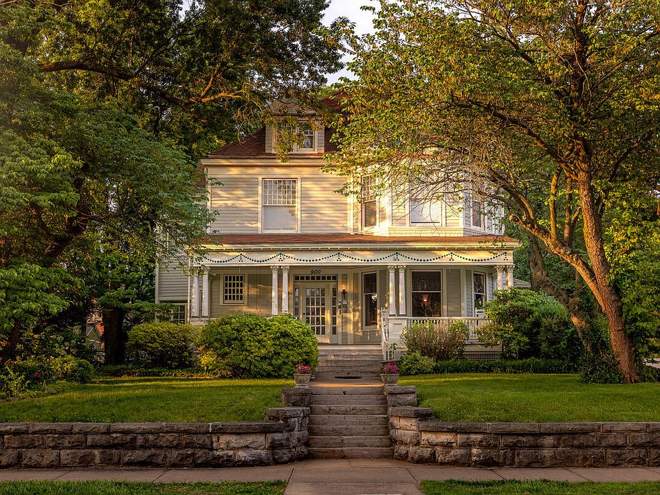 1st image of 900 E Walnut Street