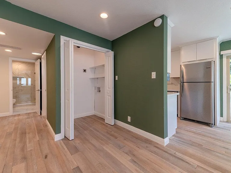 315 Poe St — Photo 11