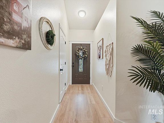 3rd image of 1219 W Eagle Ave