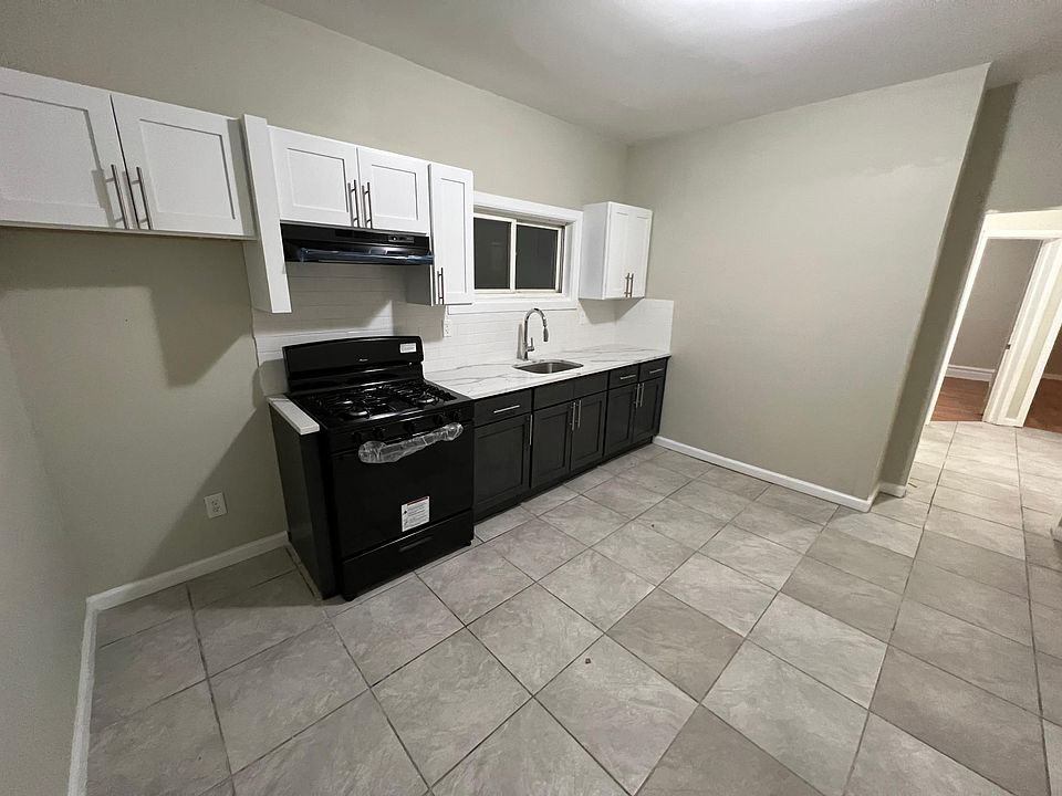 1st image of 305 S Clinton St #3A