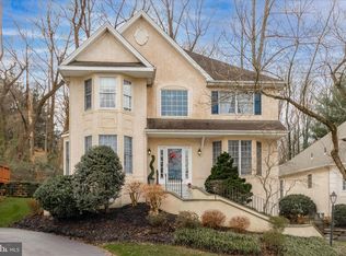 409 Merion Hill Ln, West Conshohocken, PA 19428