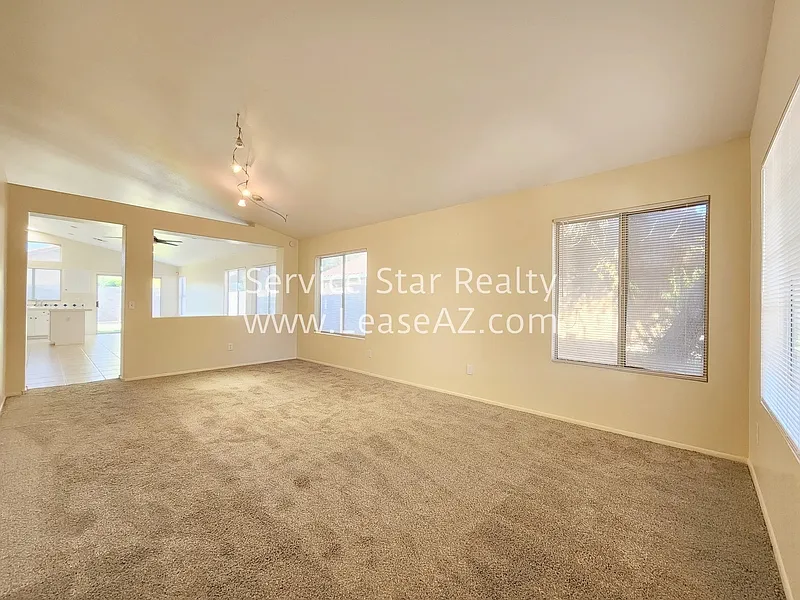 4 bed, 2.0 bath, 1694 sqft, $2,295 — Photo 2