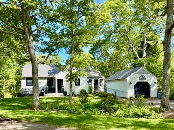 7 Ploughshare Ln, Oak Bluffs, MA 02557