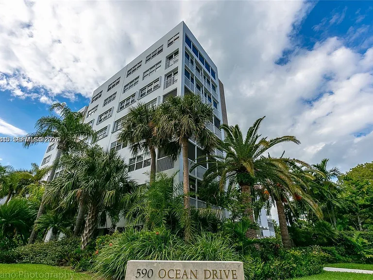 590 Ocean Dr #7C — Photo 35