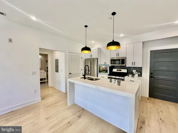 1232 N Front St #2D, Philadelphia, PA 19122