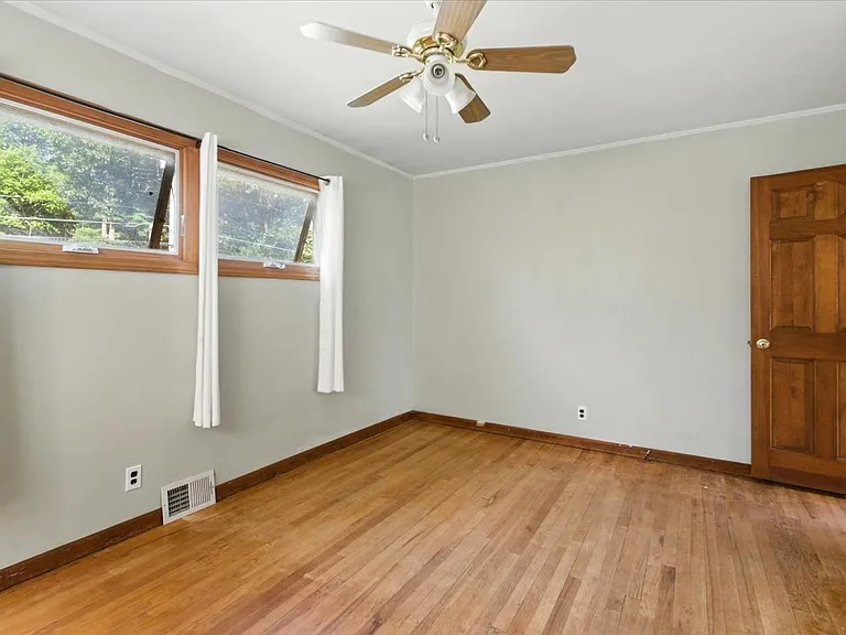18 Maplewood Dr — Photo 9