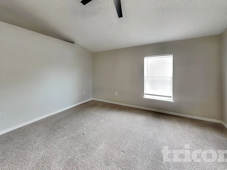 12945 Bridleford Dr — Photo 6