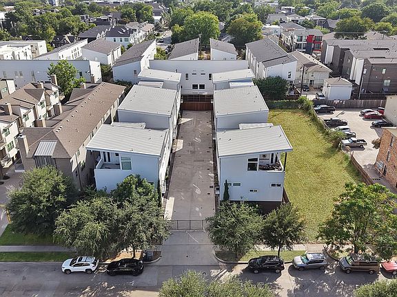 3rd image of 4935 Zuma Ct