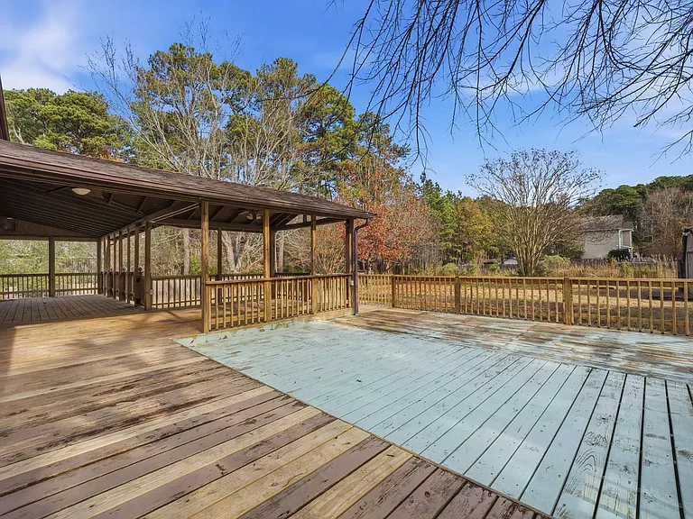 9 Rhodelia Ln — Photo 32