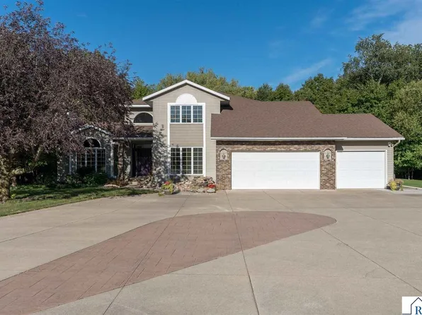 38102 Honeysuckle Ln, North Mankato, MN 56003