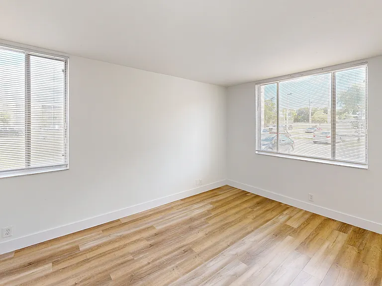 Somerset Grove Apartments — Photo 29