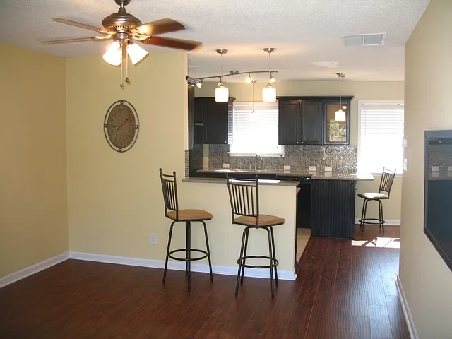 255 Ferncliff Dr — Photo 4