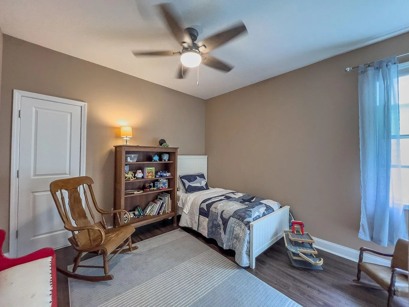 5 bed, 3.5 bath, 3195 sqft, $2,950 — Photo 4