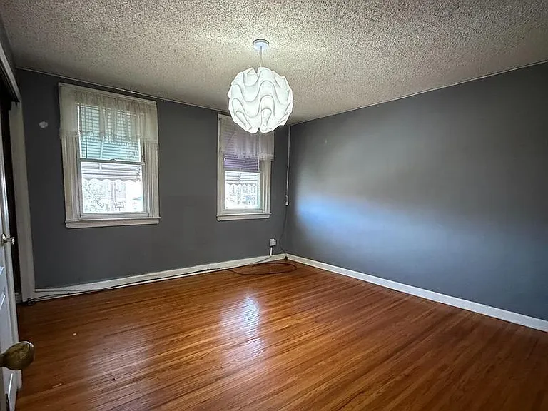 4240 Sheffield Ave — Photo 7