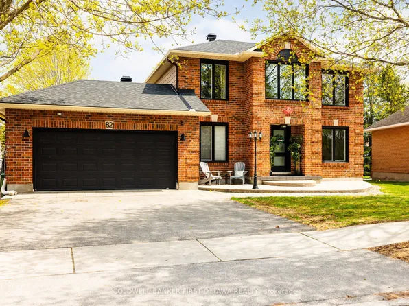 82 Beechfern Dr, Ottawa, ON K2S 1E3