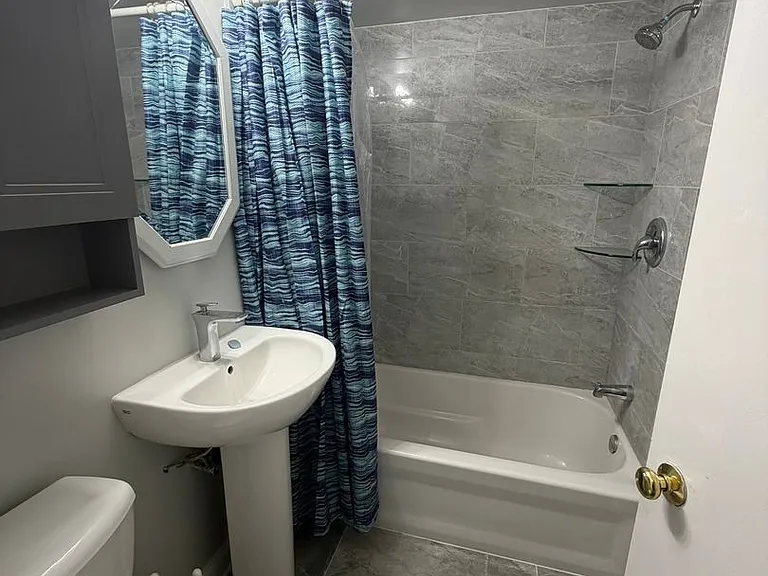 2209 Douglas Ave — Photo 8