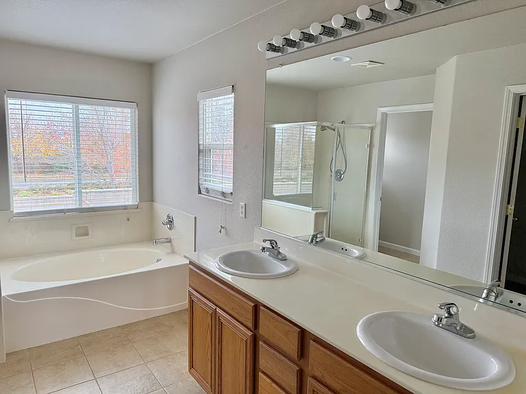 405 Darragh Ct — Photo 8