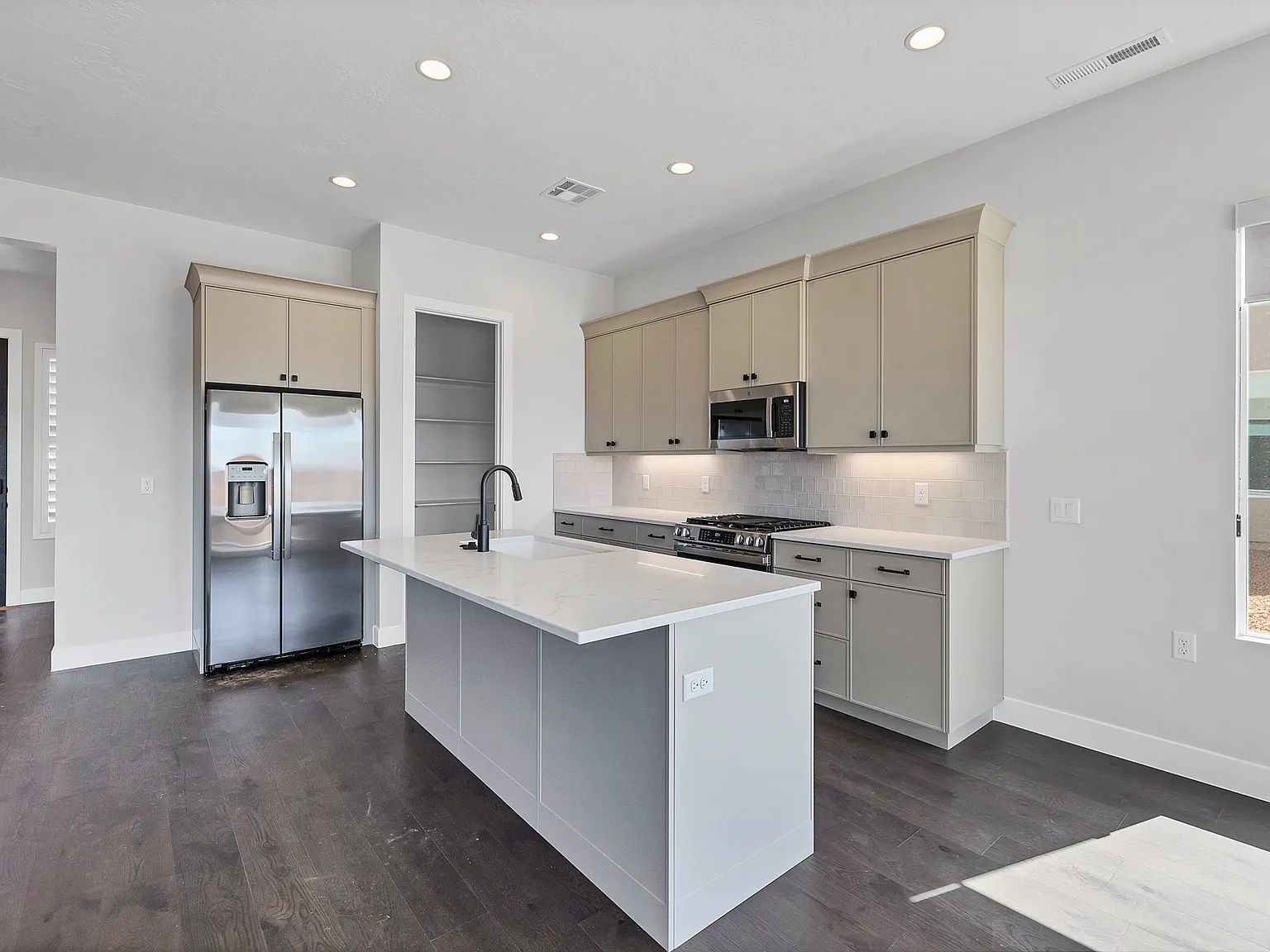2 bed, 1494 sqft, $2,500 — Photo 3