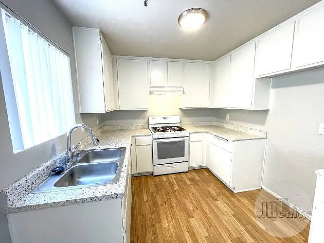 13535 Yukon Ave — Photo 9
