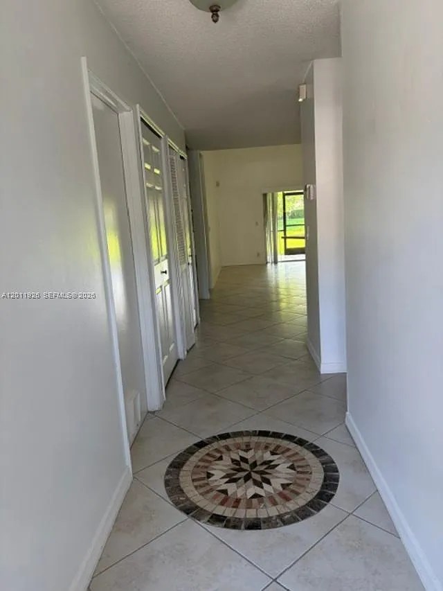 Woodgate Condominium 1 — Photo 2