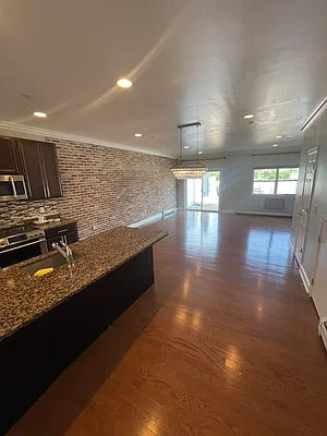 Rented by PMG Real Estate  | media 22