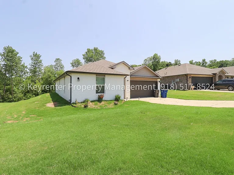 3313 N 23rd West Ave — Photo 3