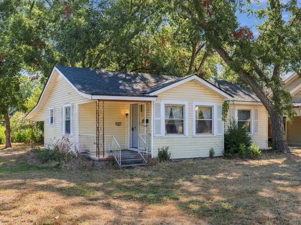 521 N Trinity St, Gilmer, TX 75644