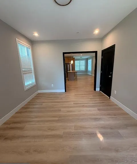 8836 Greenwood Ave — Photo 2