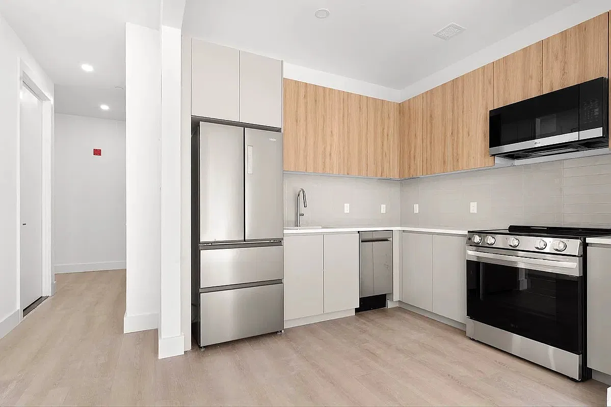 4-34 26th Avenue — Photo 3