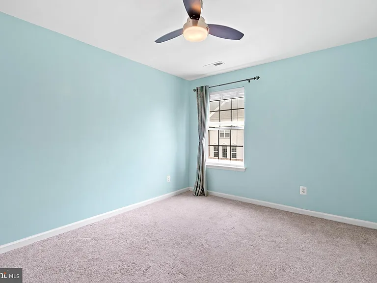 22667 Flowing Spring Sq — Photo 16