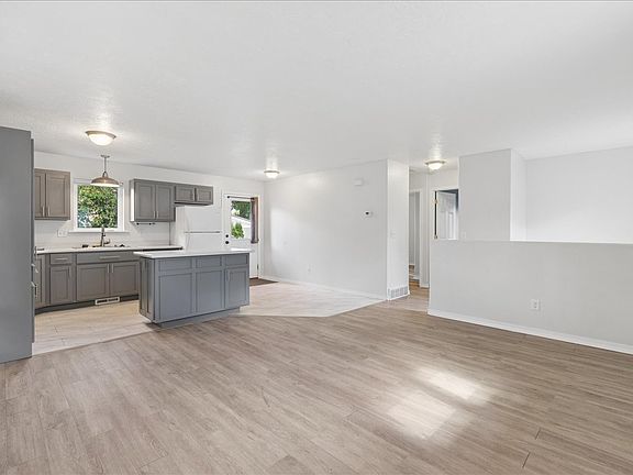 4th image of 3115 2nd Ave S
