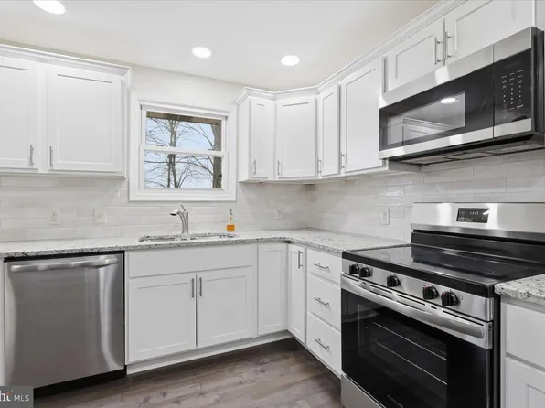 523 W Laurel St, Frackville, PA 17931