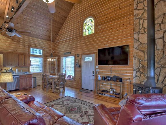 4th image of 517 Ridge Rd