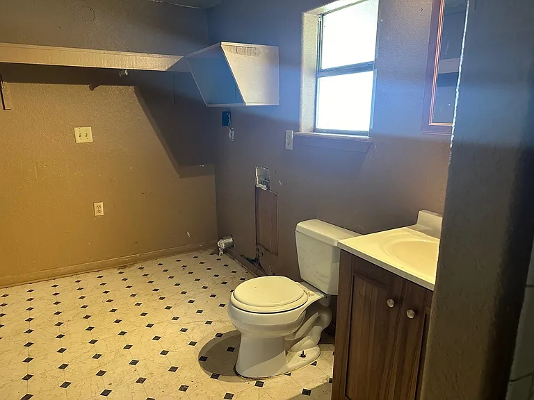 310 S Avenue D — Photo 7