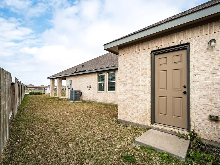 14231 Angelina Dr — Photo 34