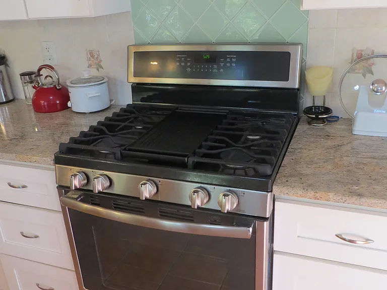 37 Spring St #37 — Photo 4