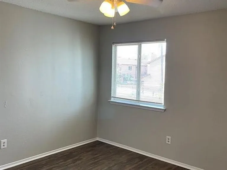 8401 Colony Loop Dr — Photo 14