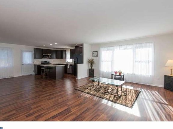 4th image of 475 Childs Ave