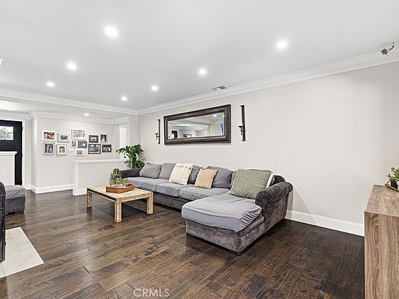 4th image of 19438 Calvert St