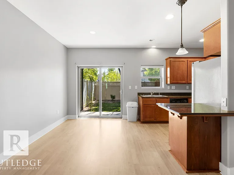263 Tyler Ave — Photo 10
