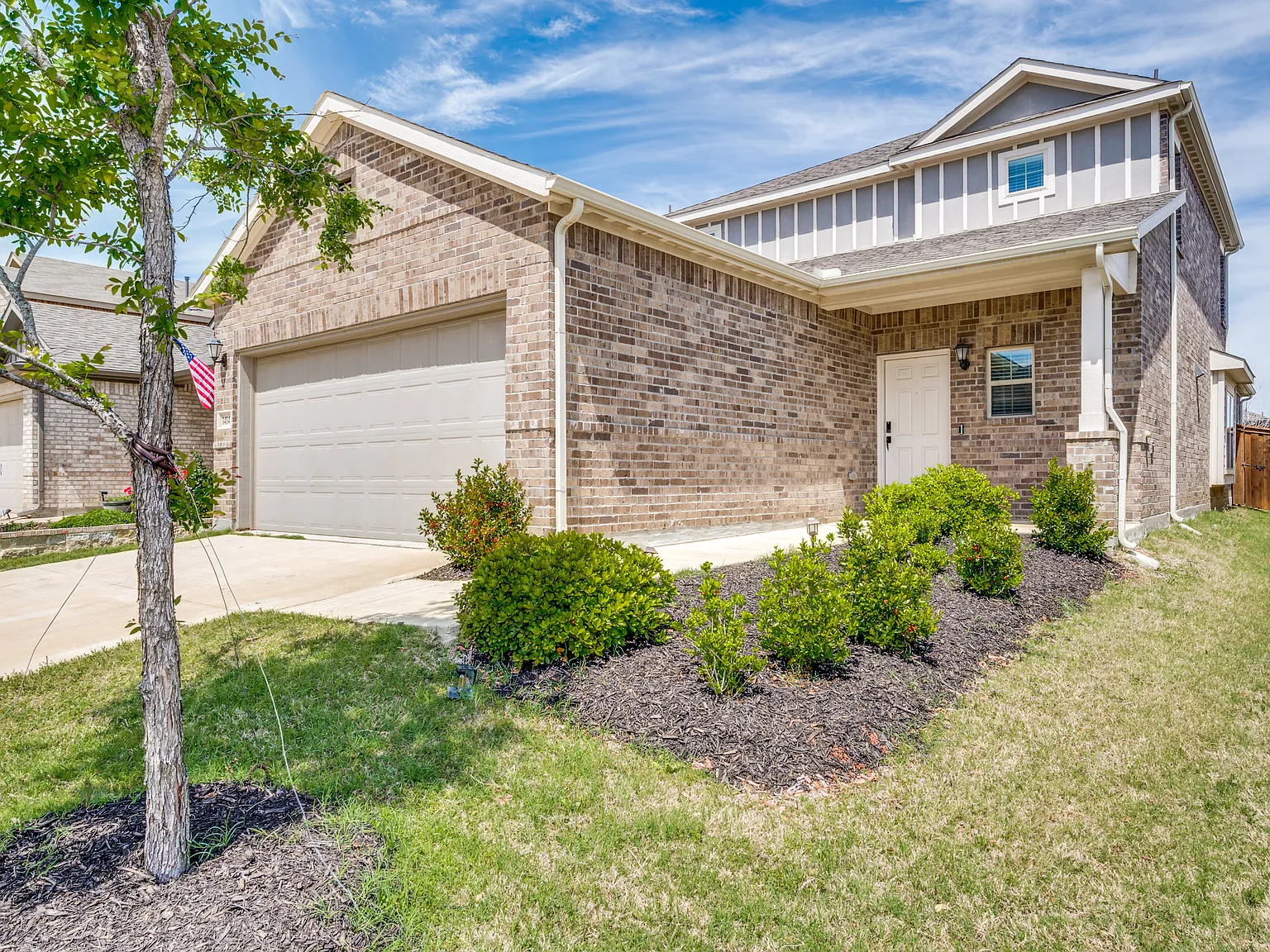 4 bed, 2.5 bath, 2451 sqft, $2,395 — Photo 2