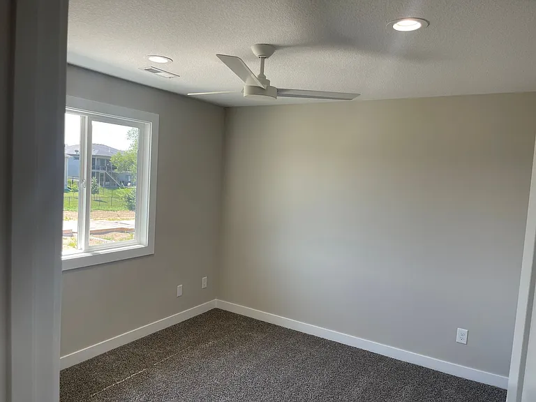 342 Harmony Ave — Photo 4